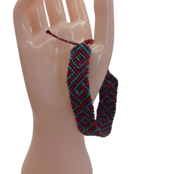 Unisex Bracelet Woven Macramé Thread Labyrinth Design - Picture 4 of 8